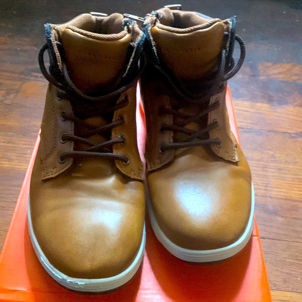 Perry Ellis boots